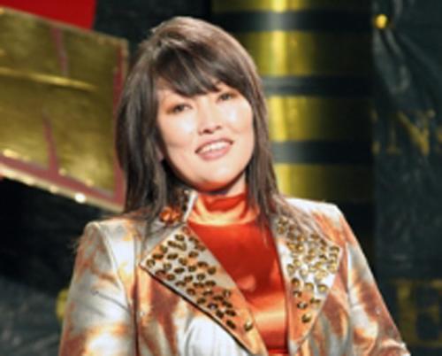 Поп хатагтай Сараа хэн нэгэнд зориулж дуулдаггүй